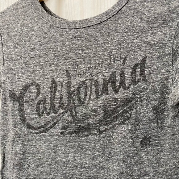 🌈5/$25 BUNDLE! Vans Adventure in California gray XS tee shirt slightly cropped - Picture 3 of 4